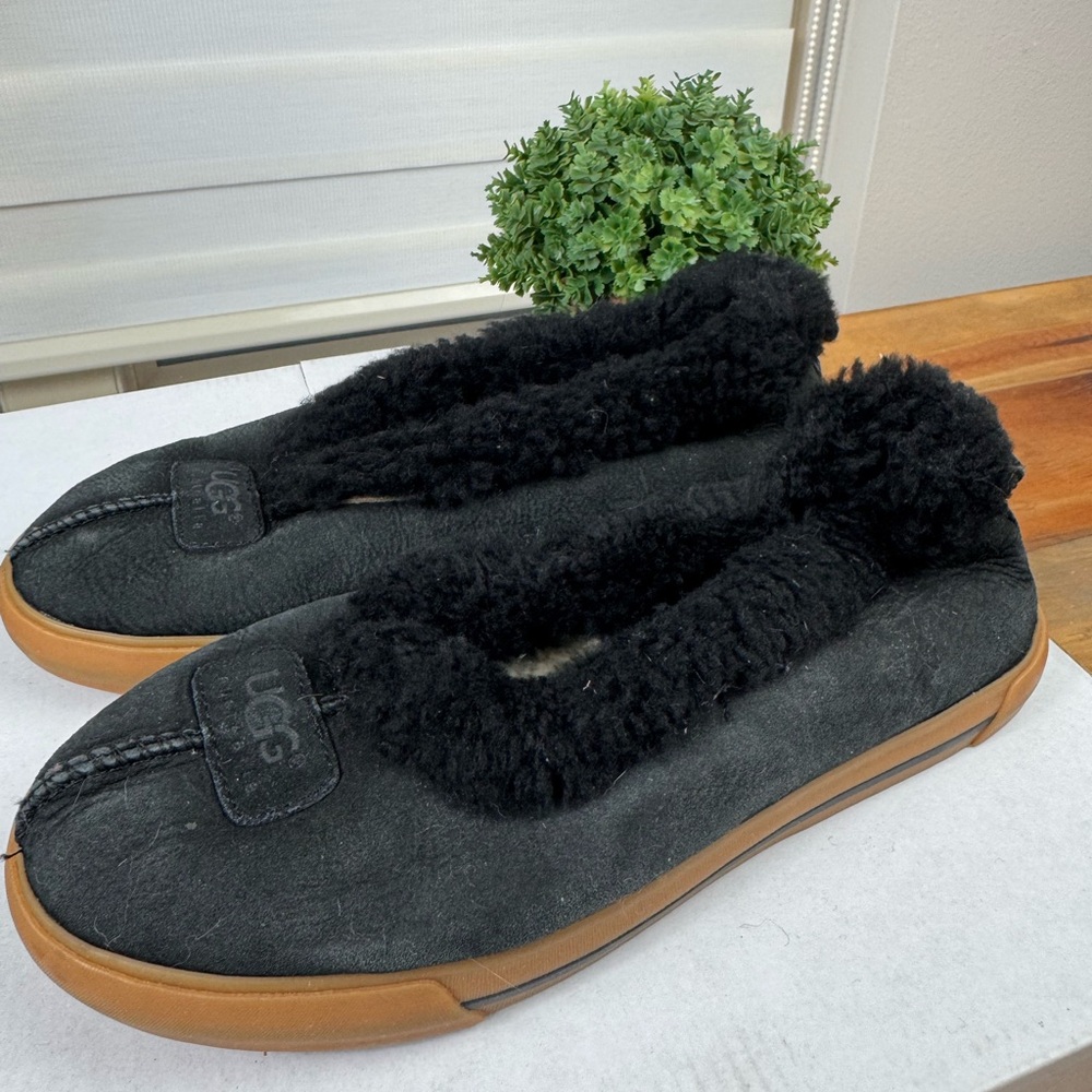 Ugg women’s slides black size 9